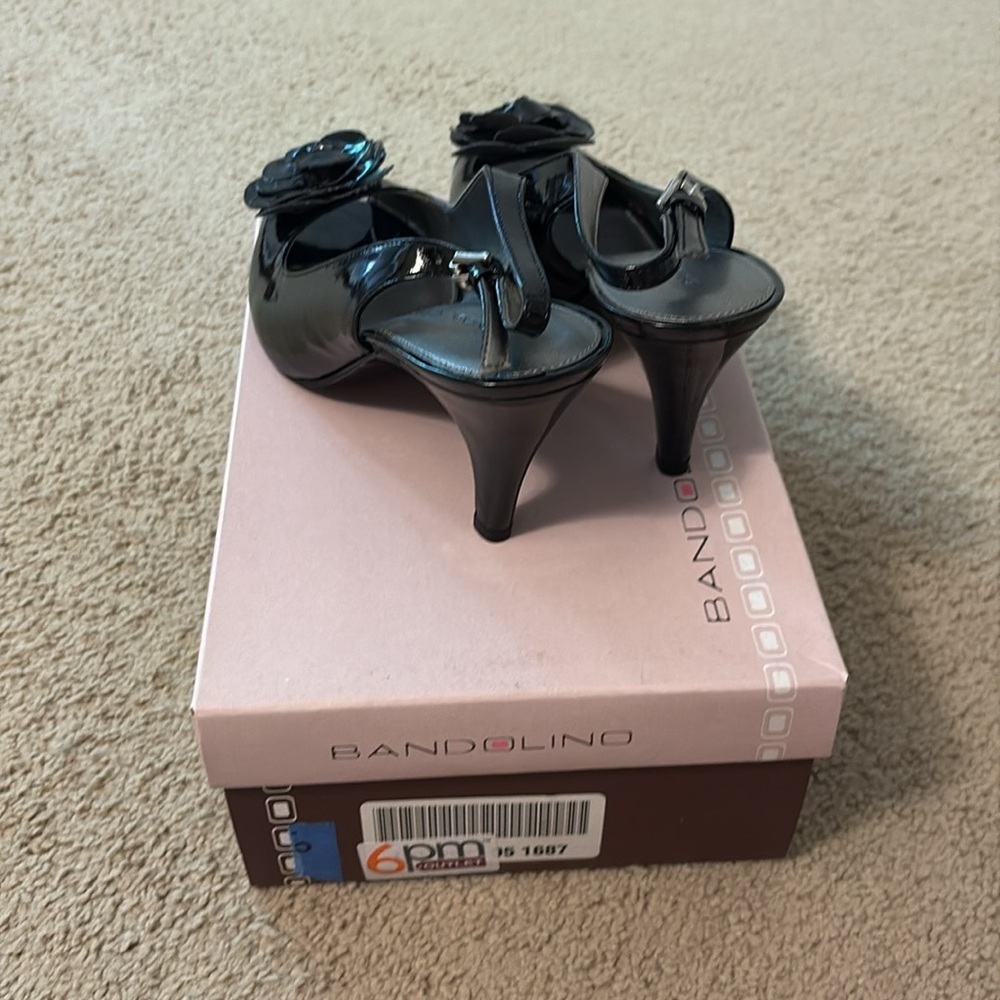 Bandolino Black Patent Flower Slingback Heels 7.5 - Picture 3 of 3